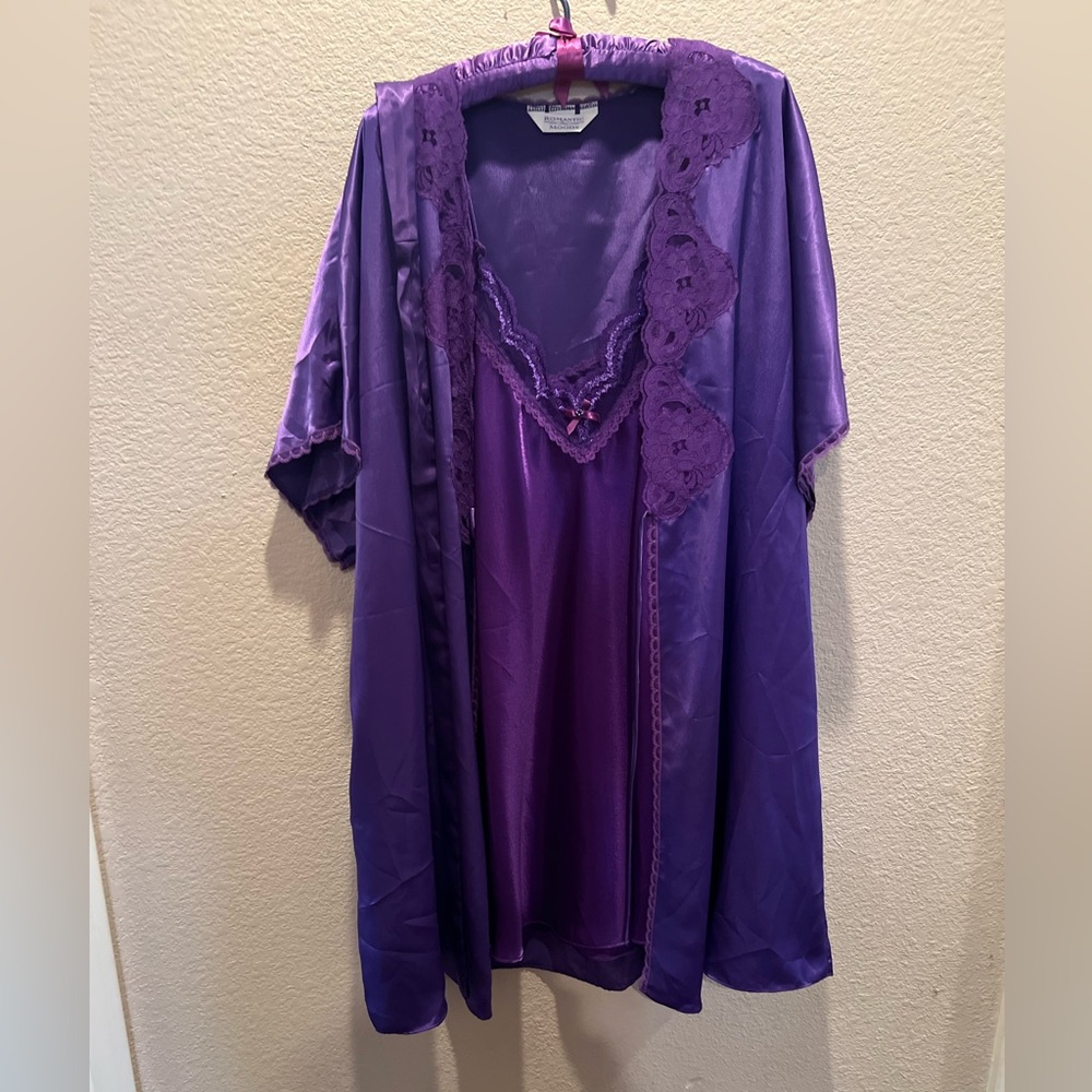 Night gown and robe set